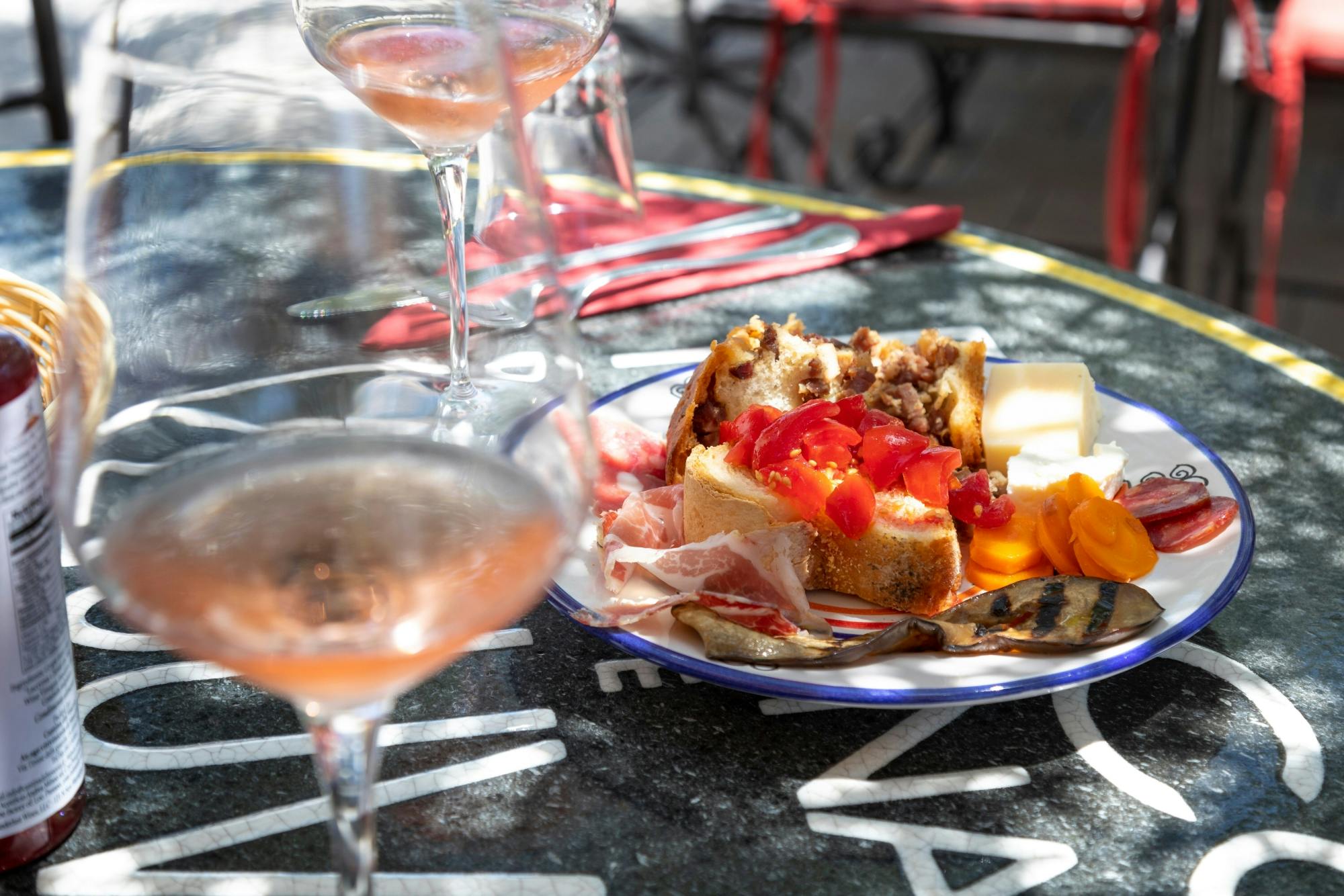 Mount Vesuvius crater tour with authentic lunch at a vineyard