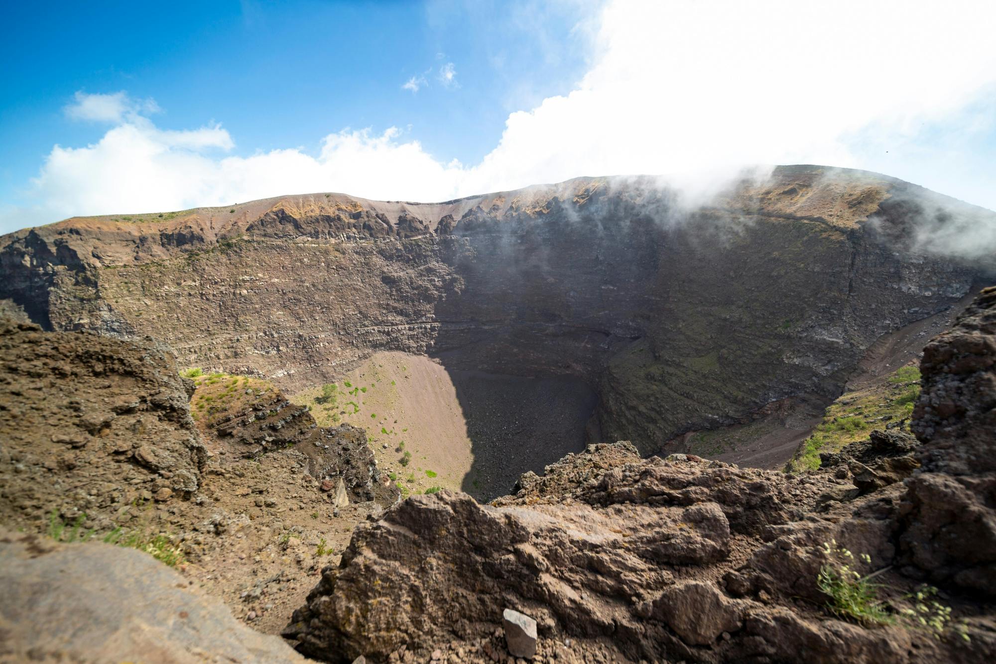 Mount Vesuvius crater tour with authentic lunch at a vineyard