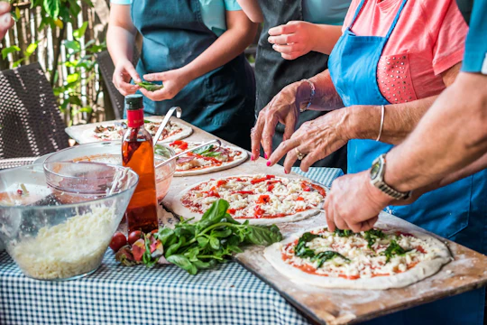 Traditional pizza-cooking class in Sorrento with limoncello-tasting