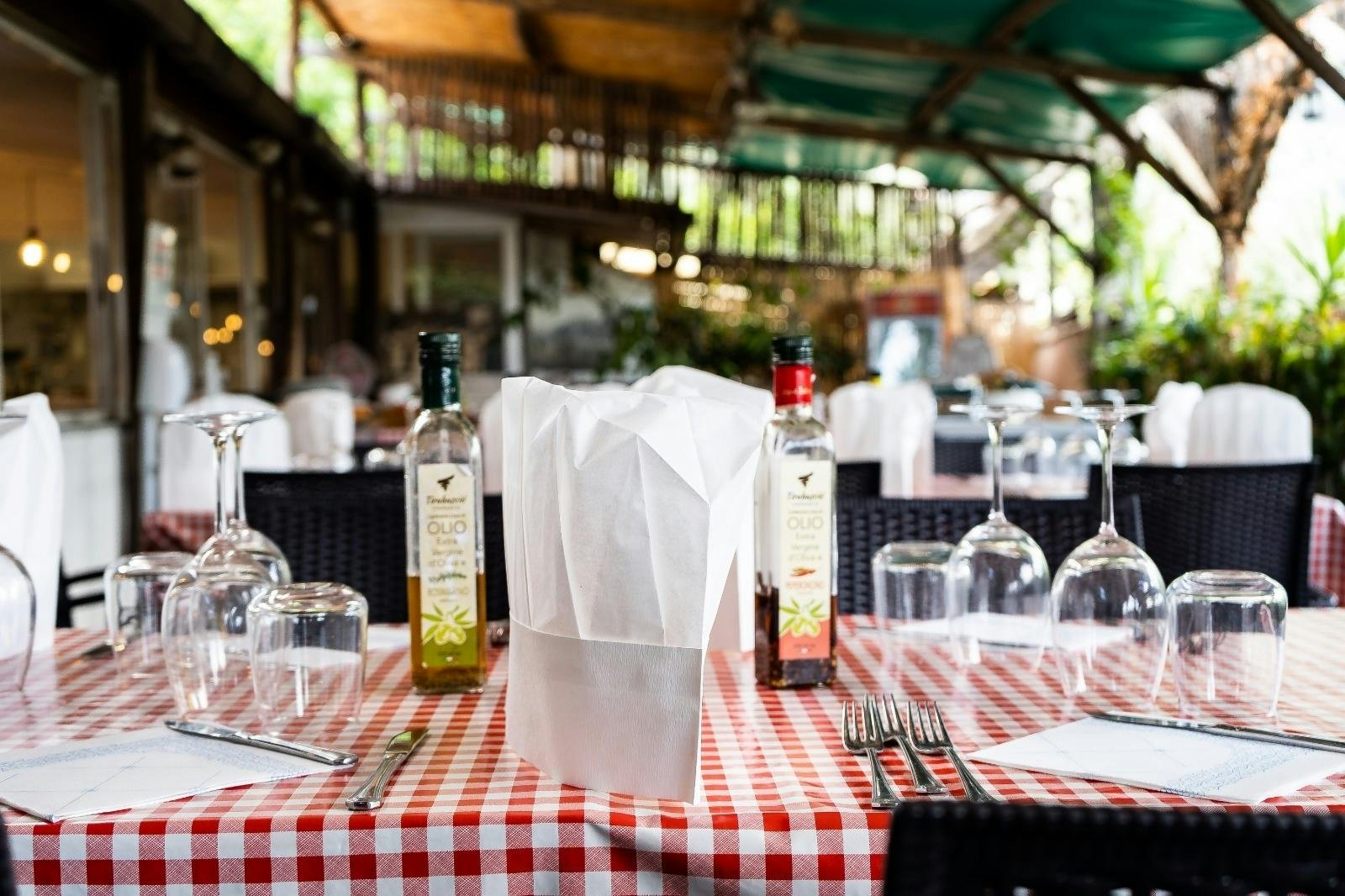 Traditional pizza-cooking class in Sorrento with limoncello-tasting