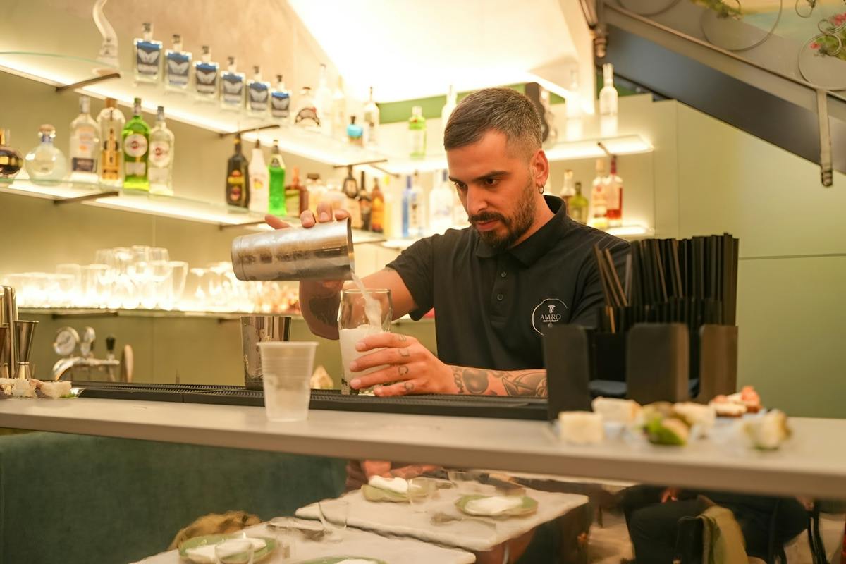 Esperienza di cocktail italiano a Napoli