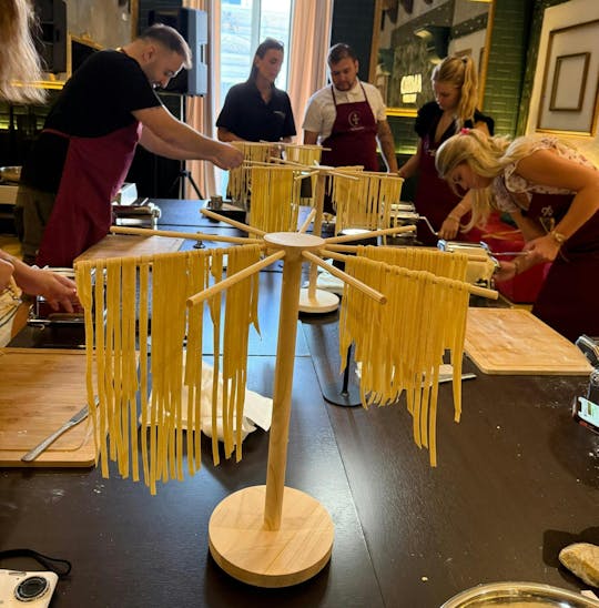 Autêntica aula de culinária de massa napolitana artesanal e tiramisu