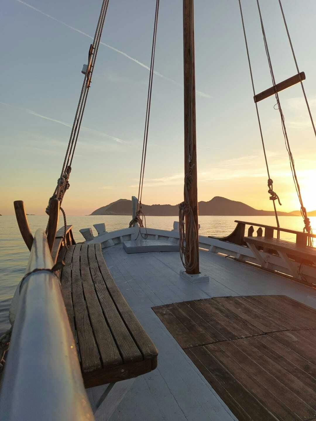 Half-day boat tour to the Elaphiti Islands with Blue Cave visit