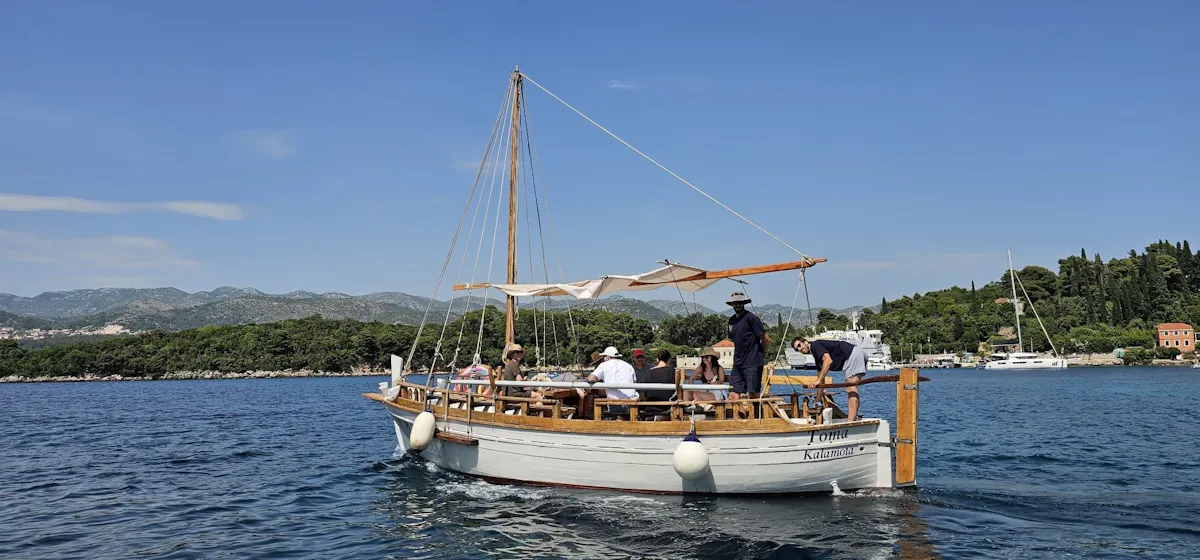Half-day boat tour to the Elaphiti Islands with Blue Cave visit