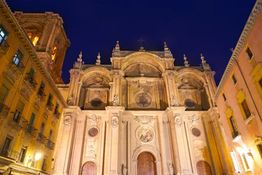 Full-day guided tour of Granada’s highlights