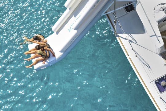 Crucero de lujo en catamarán por Rodas con paradas para nadar - sólo entrada