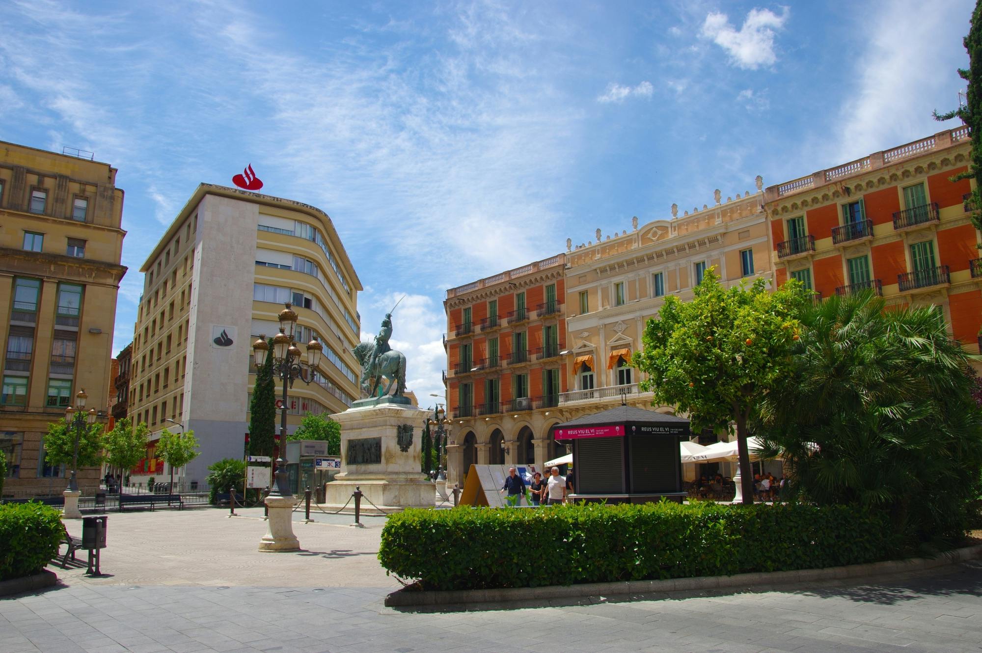 Half-day guided tour of Reus with traditional vermouth-tasting