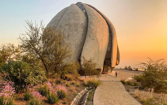 Visita guiada panorámica de medio día a Santiago al atardecer