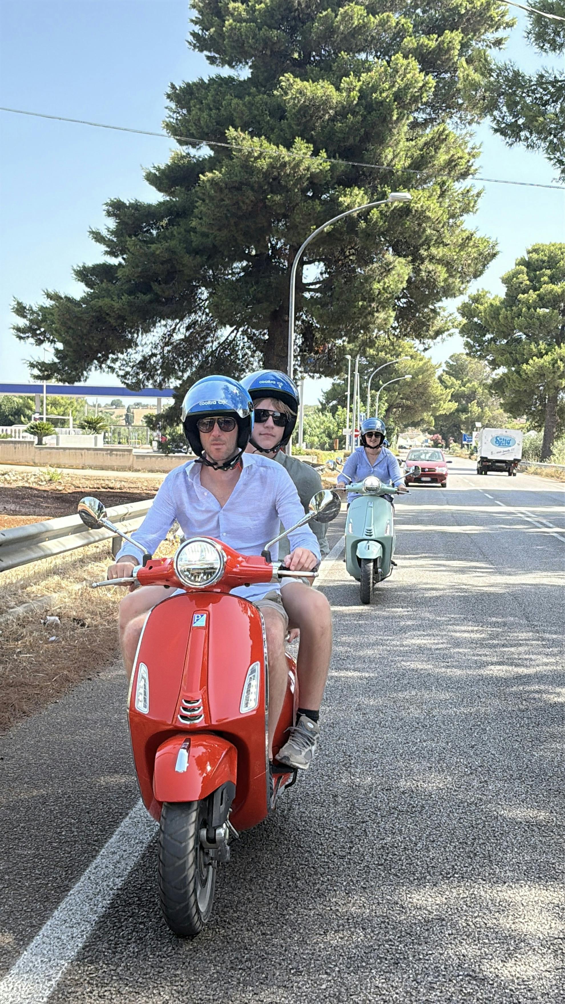 Excursion d'une journée en scooter à moteur à Polignano a Mare, Conversano et Monopoli