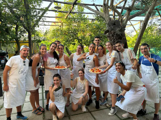 Cours pratique de fabrication de pizzas italiennes dans le jardin de Sorrento