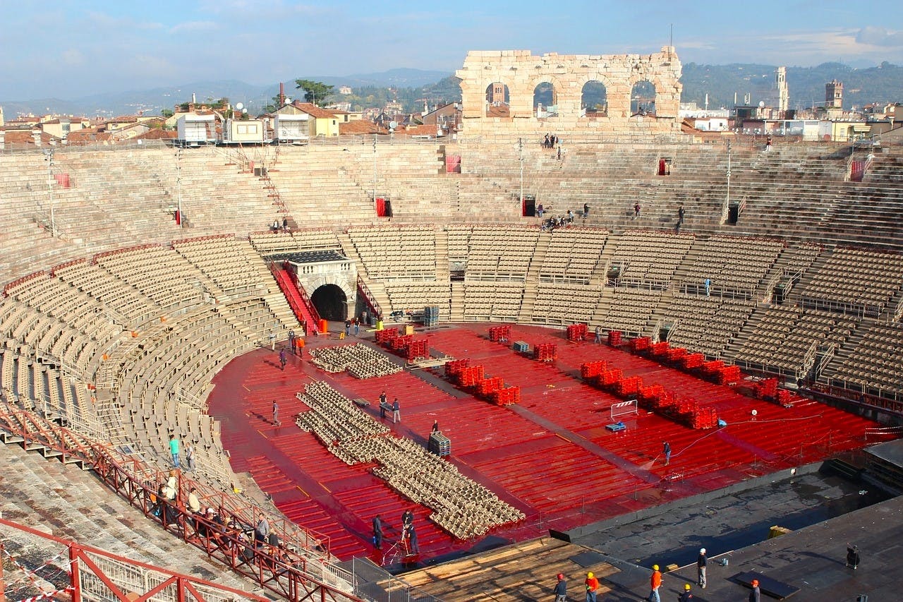 Entrada preferente para la Arena de Verona con guía en alemán
