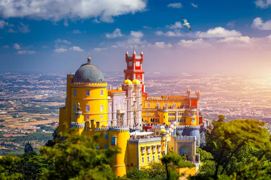 Sintra, Pena Palace, Regaleira, Cabo da Roca, Cascais Tour ab Lissabon
