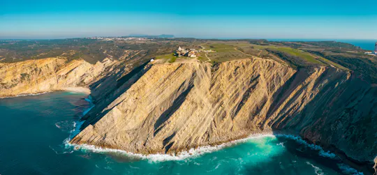 Wycieczka łodzią z przewodnikiem po jaskiniach Sesimbra i Cape Espichel