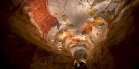 Lascaux IV prehistoric cave art tour from Sarlat