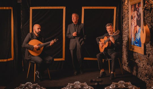 Doświadczenie Madeira Fado z kieliszkiem wina