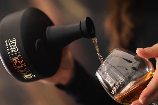 Tour della Finca Los Olivos e della distilleria di rum con pranzo in grotta