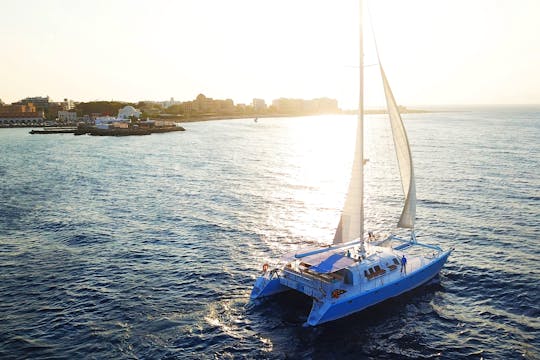 Katamaranfahrt zum Sonnenuntergang in der Bucht von Rhodos