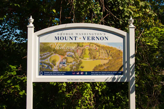 Alexandria bike rental with entrance to Mount Vernon and boat ride