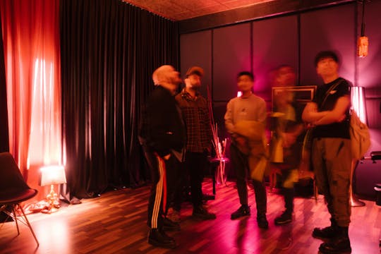 A visita guiada de Berlim sobre a perspetiva sexual com acesso privado e atuação ao vivo