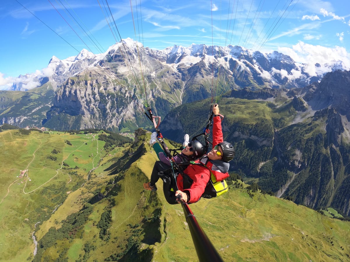Tandem paragliding tour boven Mürren Lauterbrunnen vallei