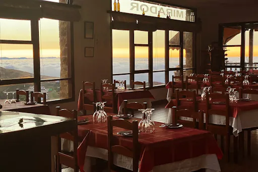 Finca Los Olivos and rum distillery tour with cave-side lunch