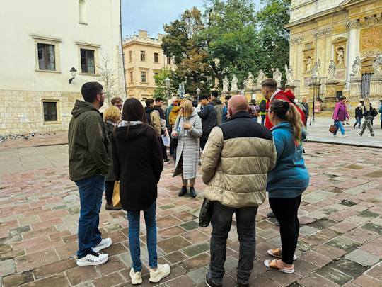 Krakow Old Town Short Walking Tour with St. Mary's Basilica Entrance
