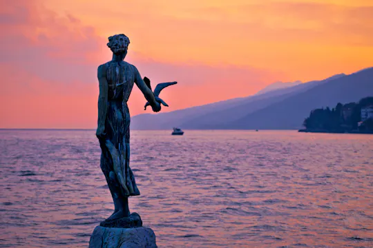 Passeio de barco para observação de golfinhos ao pôr do sol em Opatija