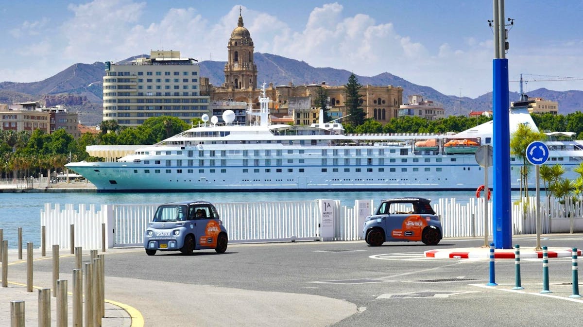 Milieuvriendelijke rondleiding door de Treasure Caves met een elektrische auto in Málaga