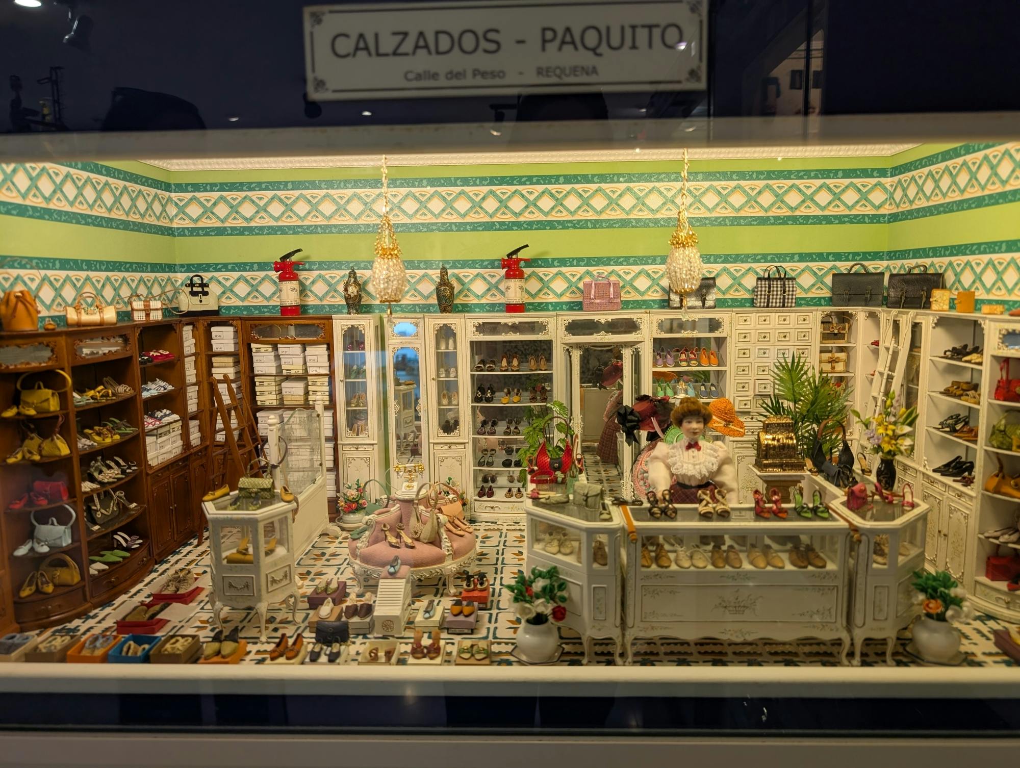 Half-day Guadalest walking tour and Antonio Marco museum ticket