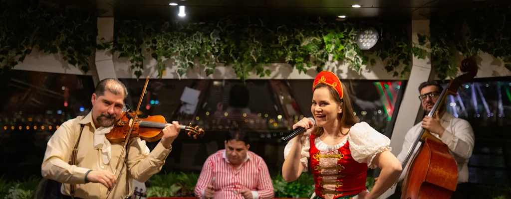 Cocktail sur le Danube et croisière folklorique