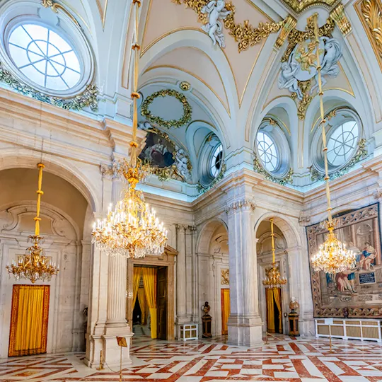 Royal Palace of Madrid skip-the-line ticket met rondleiding