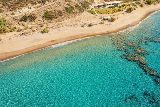 Tour della costa meridionale di Creta con visita a un villaggio abbandonato e pranzo in spiaggia
