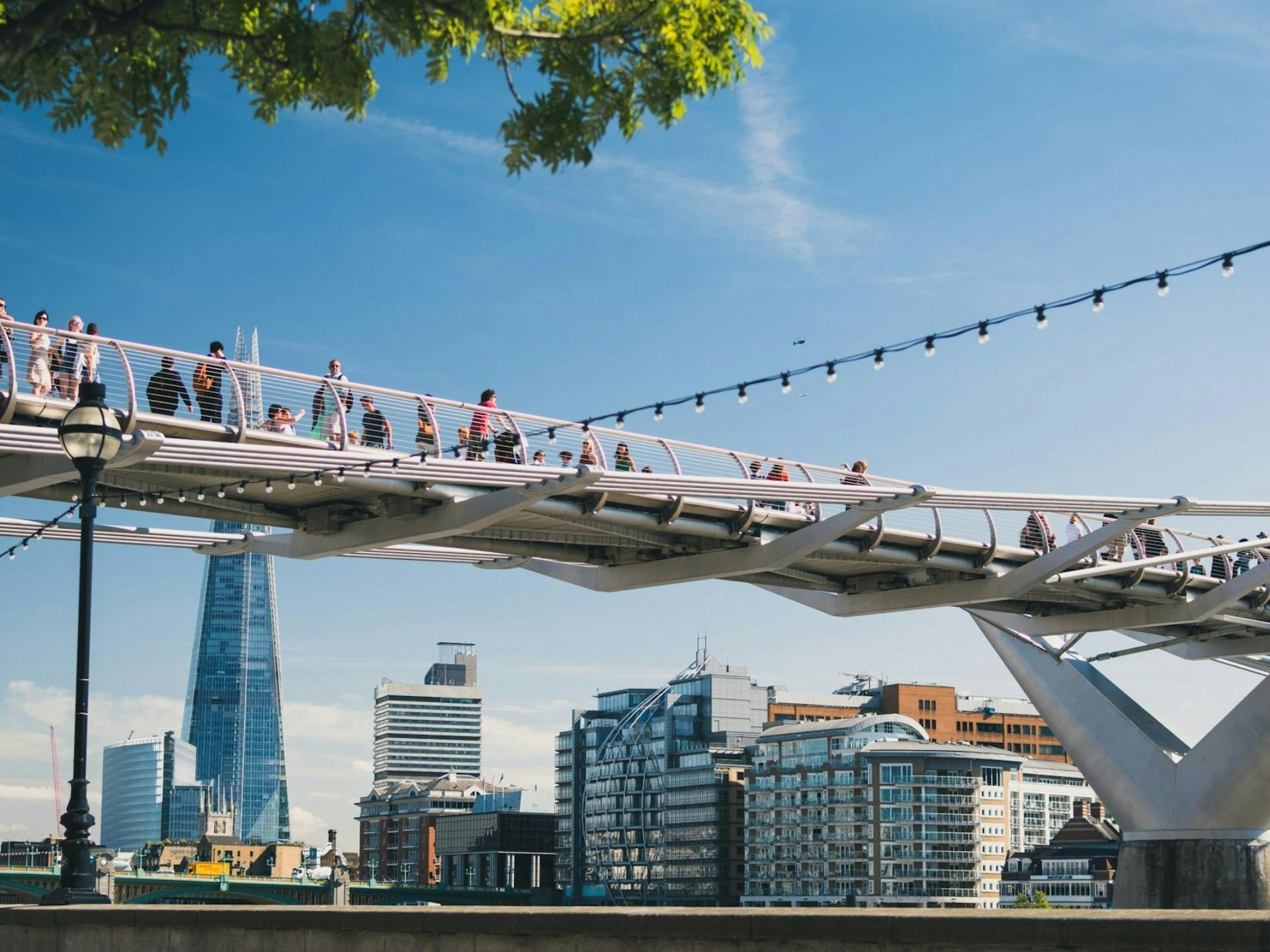 London big city hike through renowned landmarks