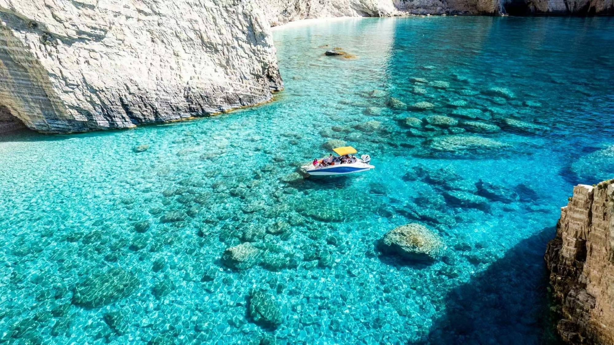 Glass-bottom boat tour of southern Zante’s highlights
