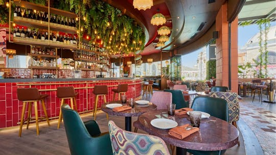 Jantar com música ao vivo num restaurante latino-americano em Antalya