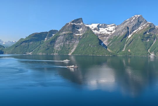 Ålesund Hjørundfjord fjord guided cruise from Ålesund