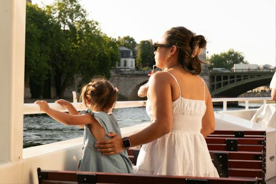 Croisière familiale sur la Seine avec muffin, beignet, etc.