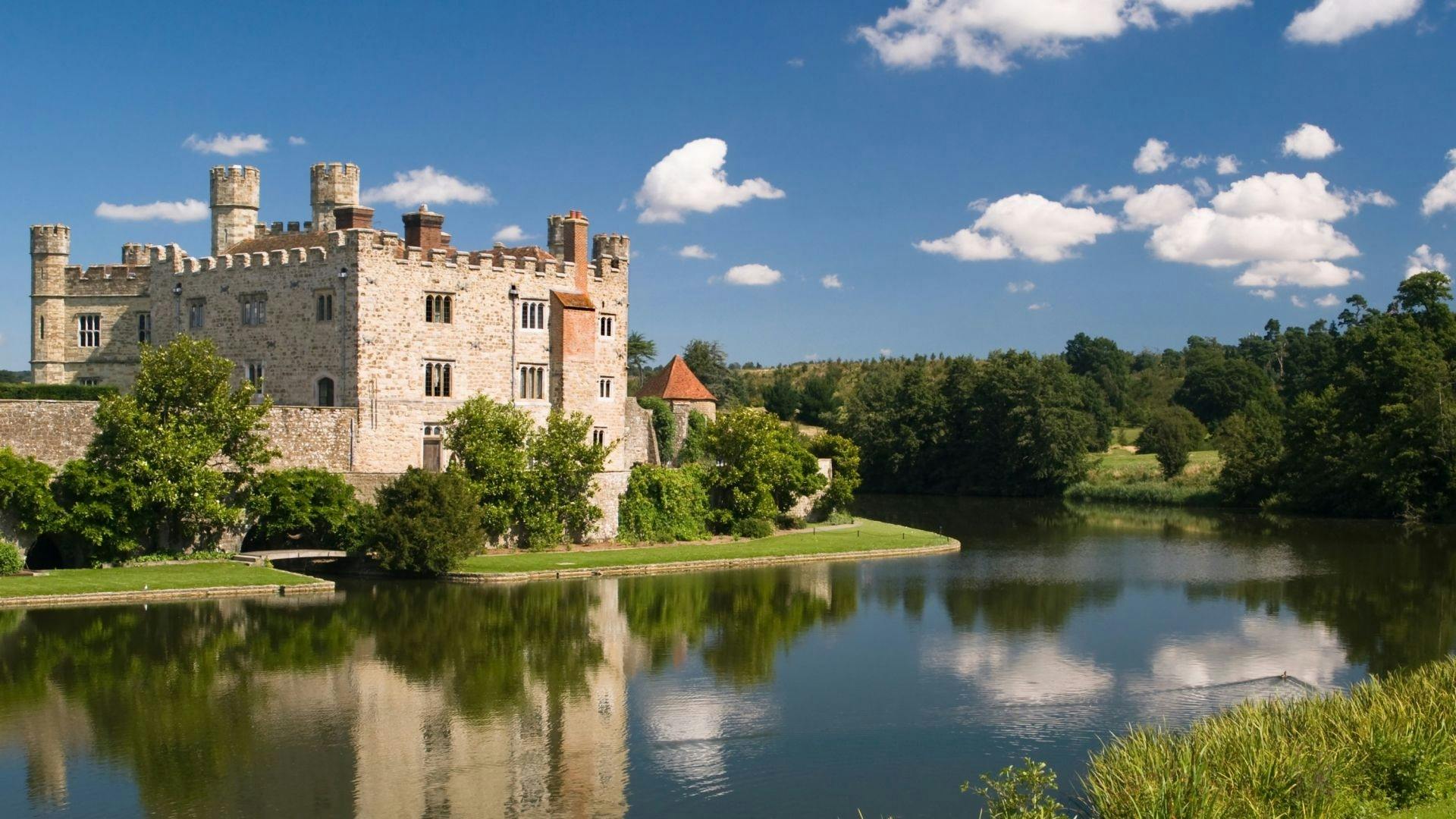 Tour of Leeds Castle, Canterbury Cathedral and Dover with entrances