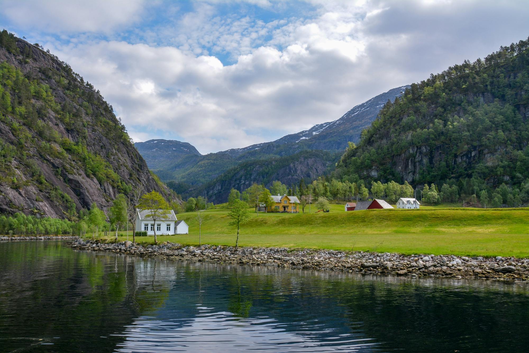 Crucero Mostraumen por los fiordos de Bergen