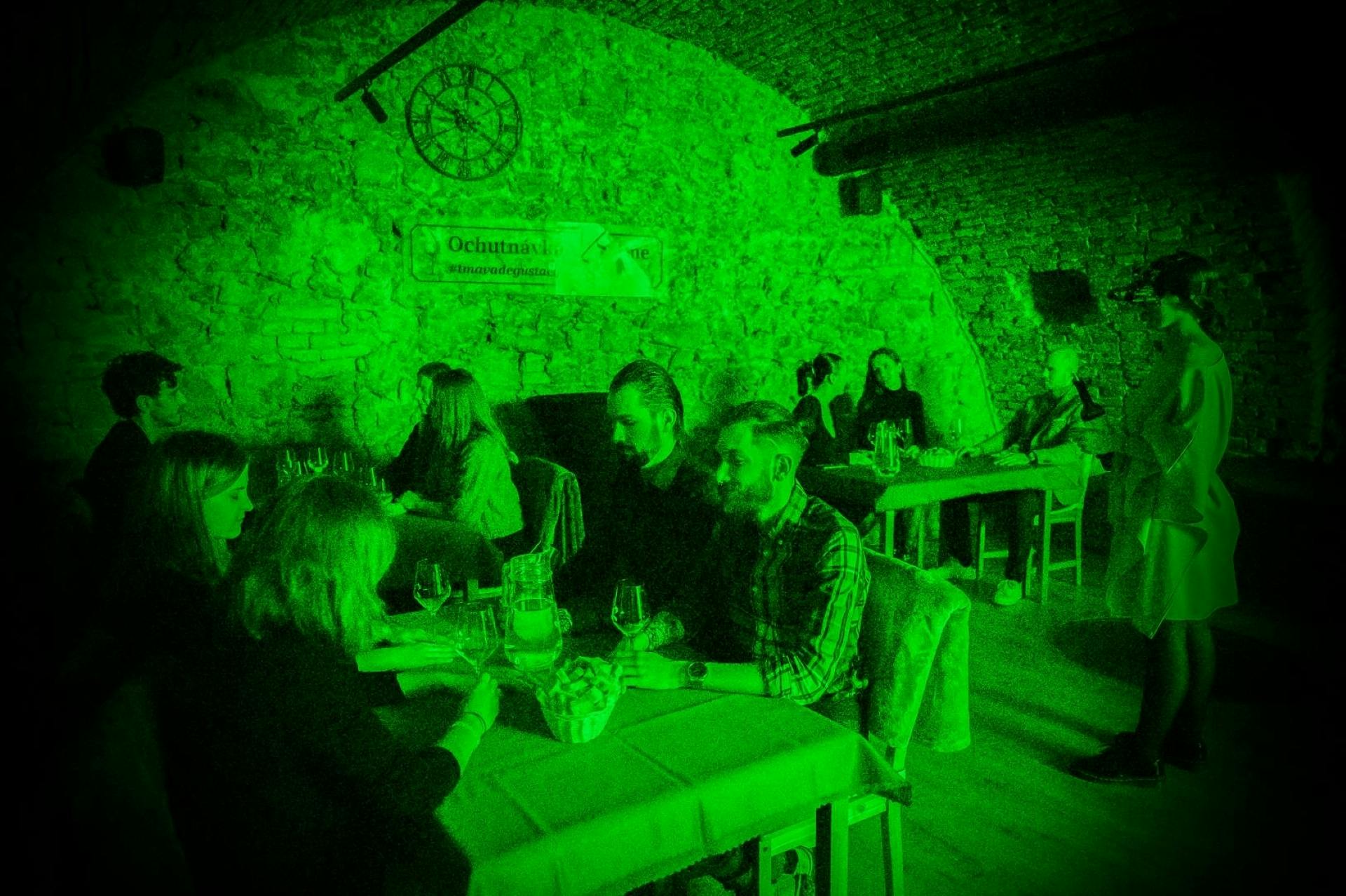 Esperienza di degustazione al buio in una cantina storica di Bratislava
