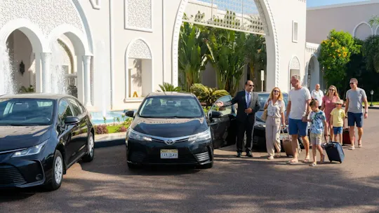 Privater Transfer zum oder vom Flughafen Marsa Alam innerhalb der Region Coraya Bay oder Port Ghalib