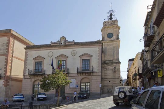 Walking tour through Corleone's history and nature