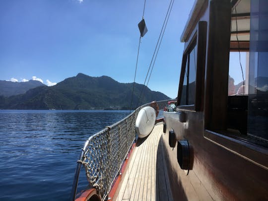 Crucero en goleta para grupos pequeños con almuerzo y baño desde Turunç