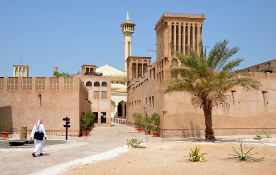 Dubai heritage and modern landmarks tour with guide