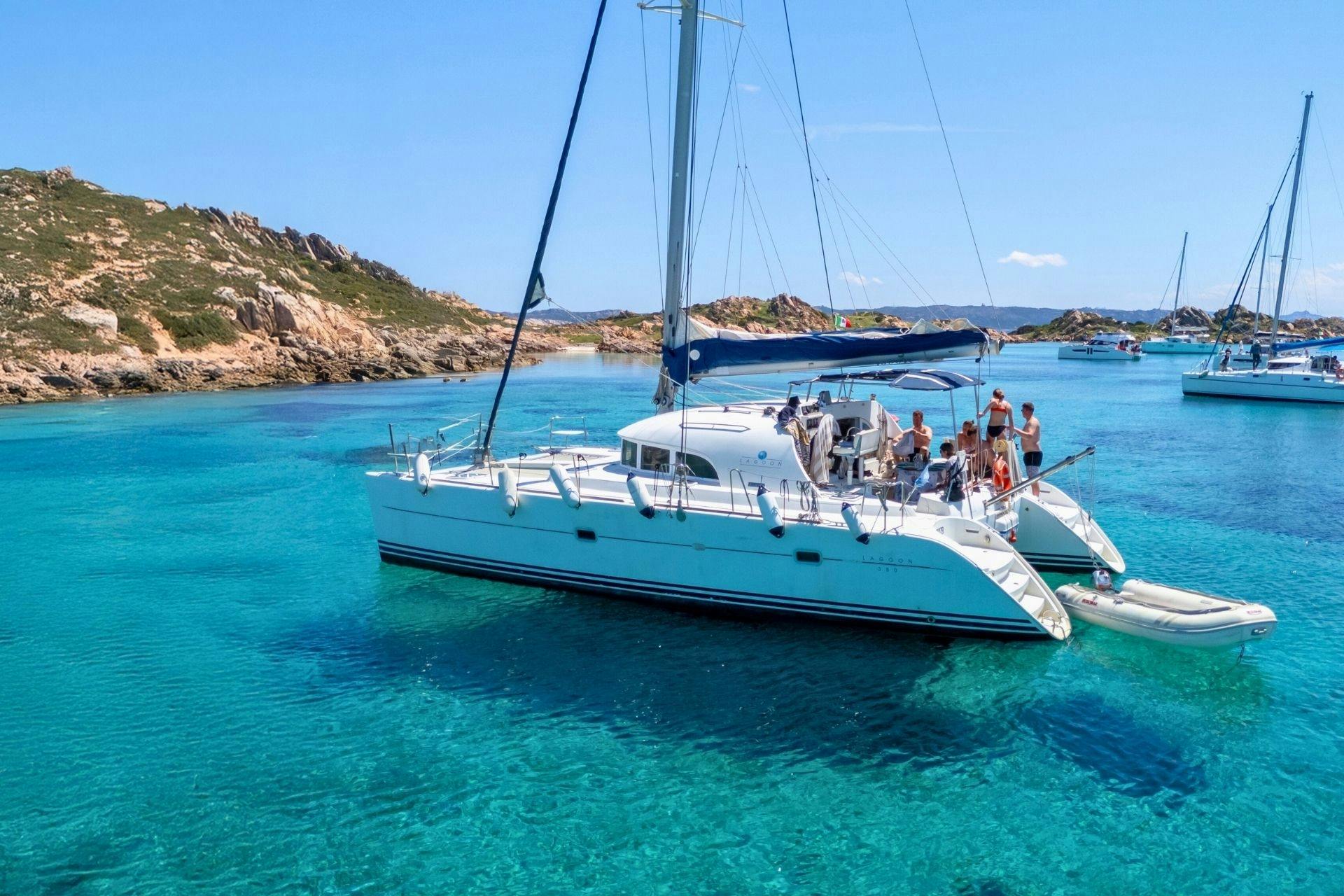 1-Tages-Katamaran-Tour zum La Maddalena-Archipel ab Porto Rafael