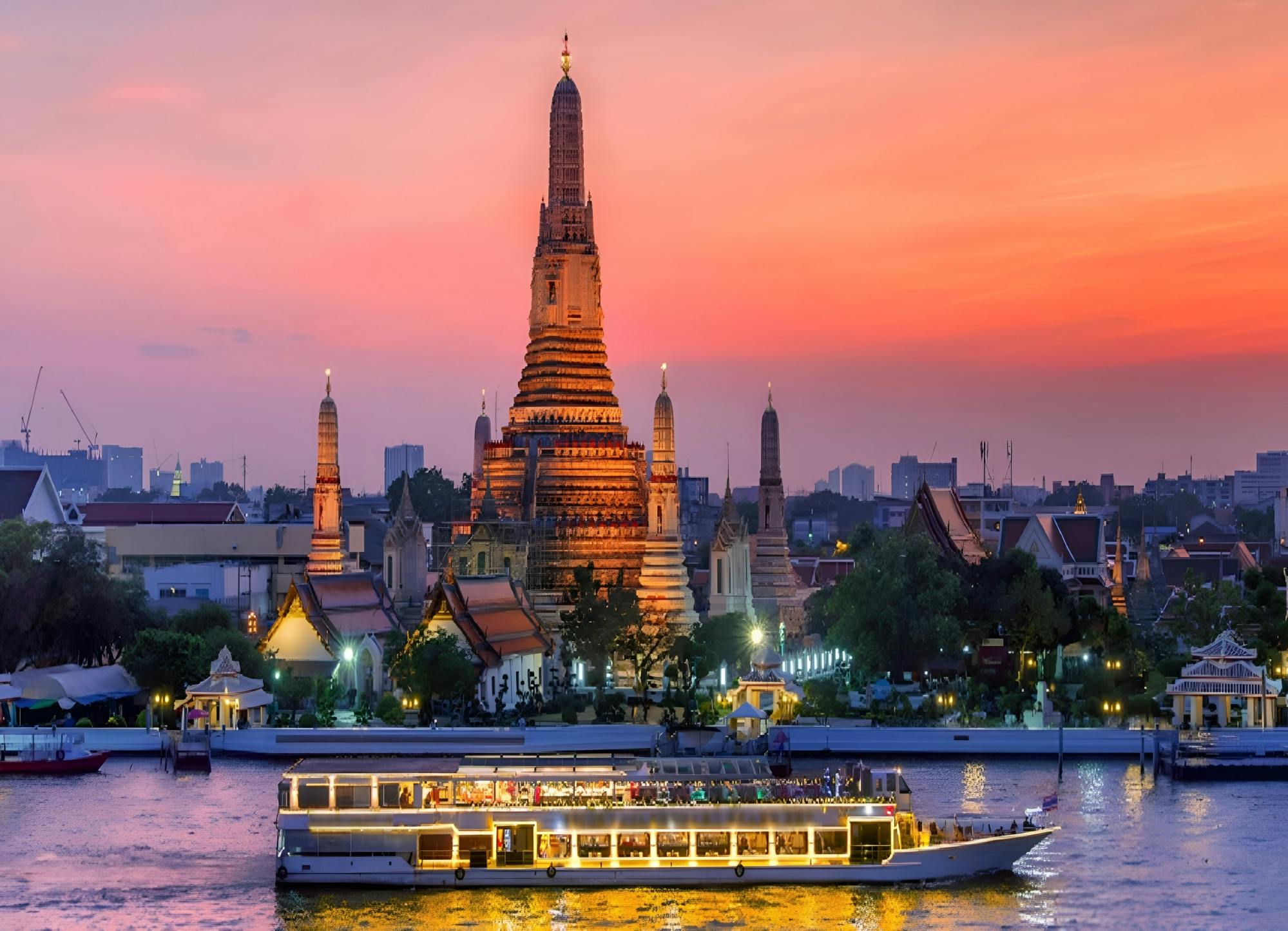 Bangkok dinner cruise with city highlights and buffet dinner