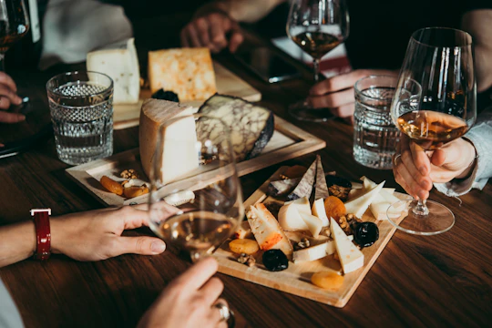 Local cheese and wine tasting experience in Sorrento