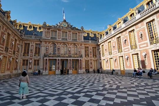 Palace of Versailles and the Trianon with transportation from Paris