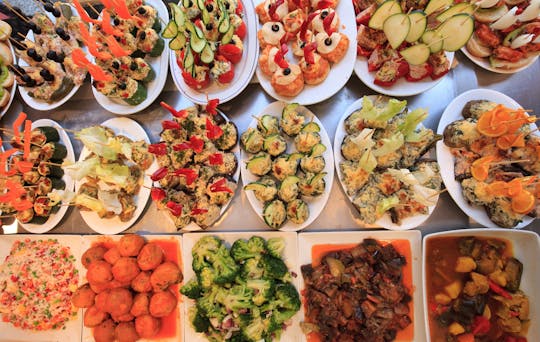 Tour gastronómico de Granada com tapas e bebidas em 4 paragens locais - 