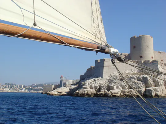 Crucero en velero por el castillo de If y las Calanques de Frioul